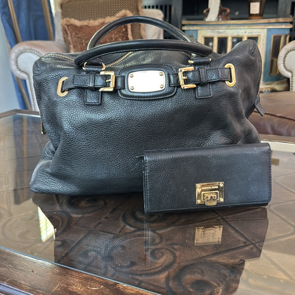 Michael Kors Hamilton Tote and Wallet set - Picture 6 of 11